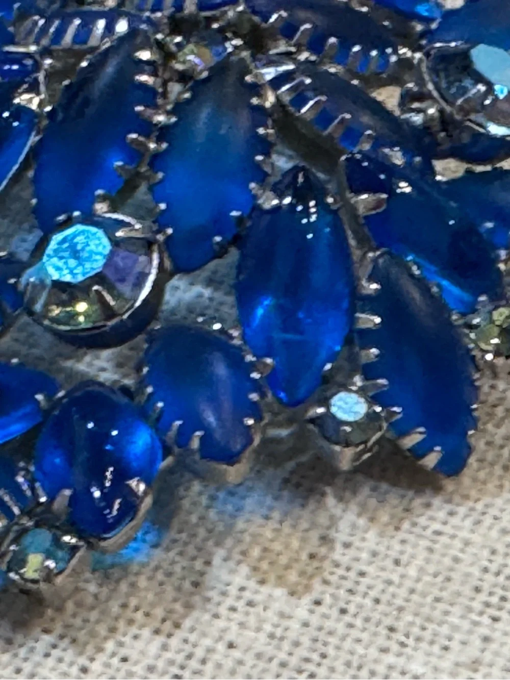 Vintage Juliana D&E Prong Set Cobalt Blue/Blue AB Rhinestone Flower Brooch Pin